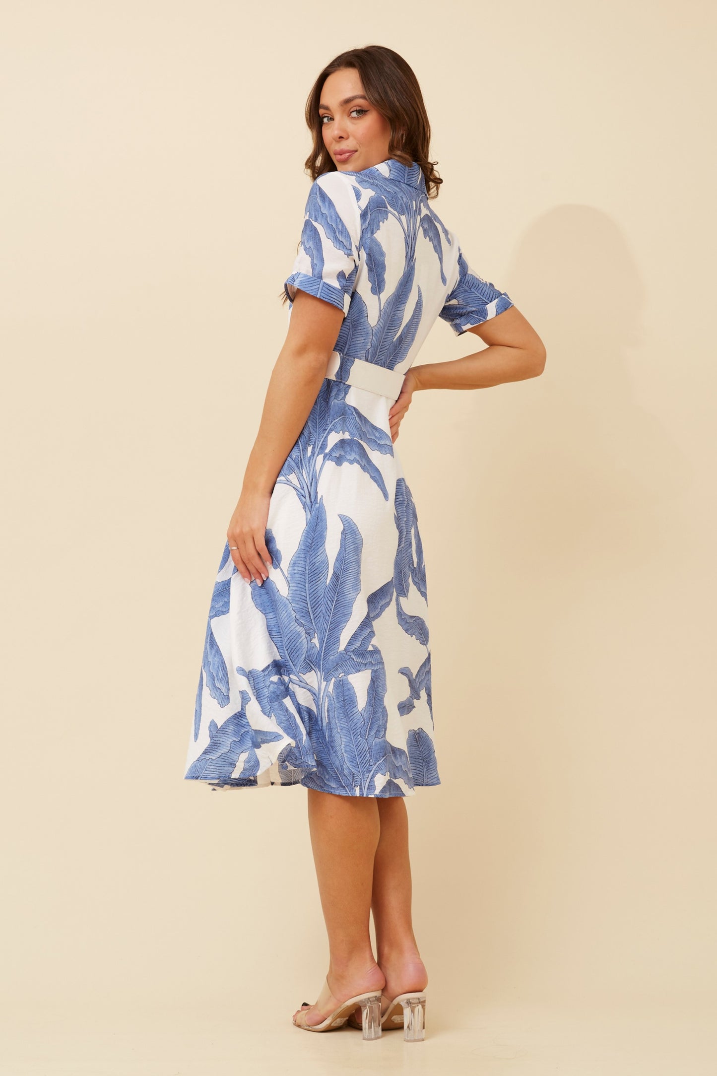 chic leaf print shirt dress
